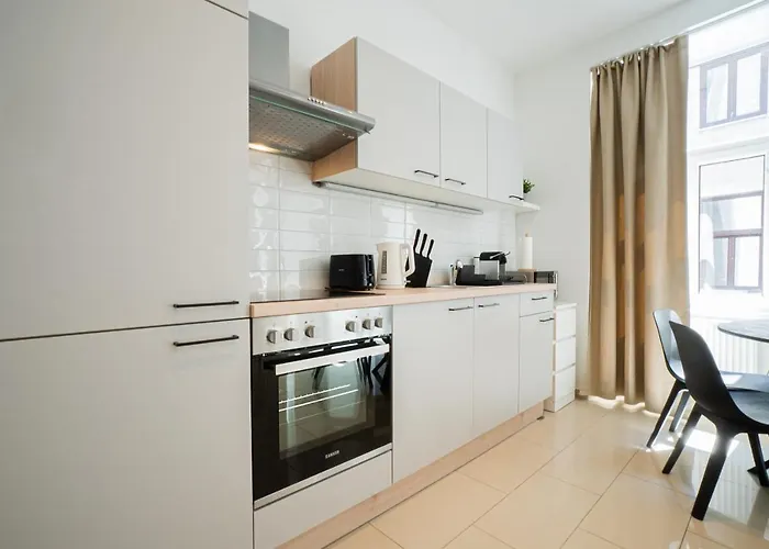 Modern And Lovely Apartment Next To Subway Station