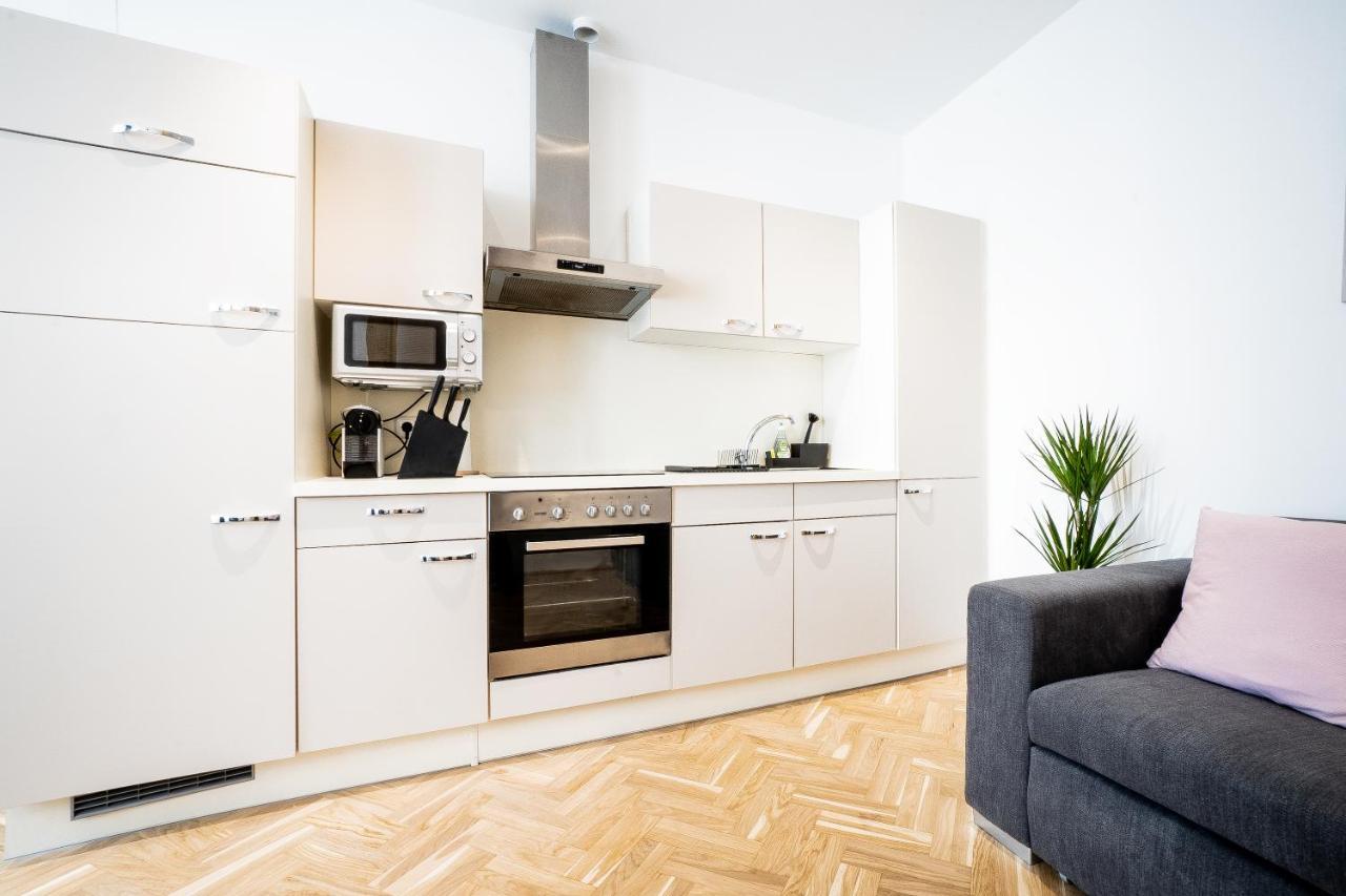 Modern And Lovely Next To Subway Station Appartement