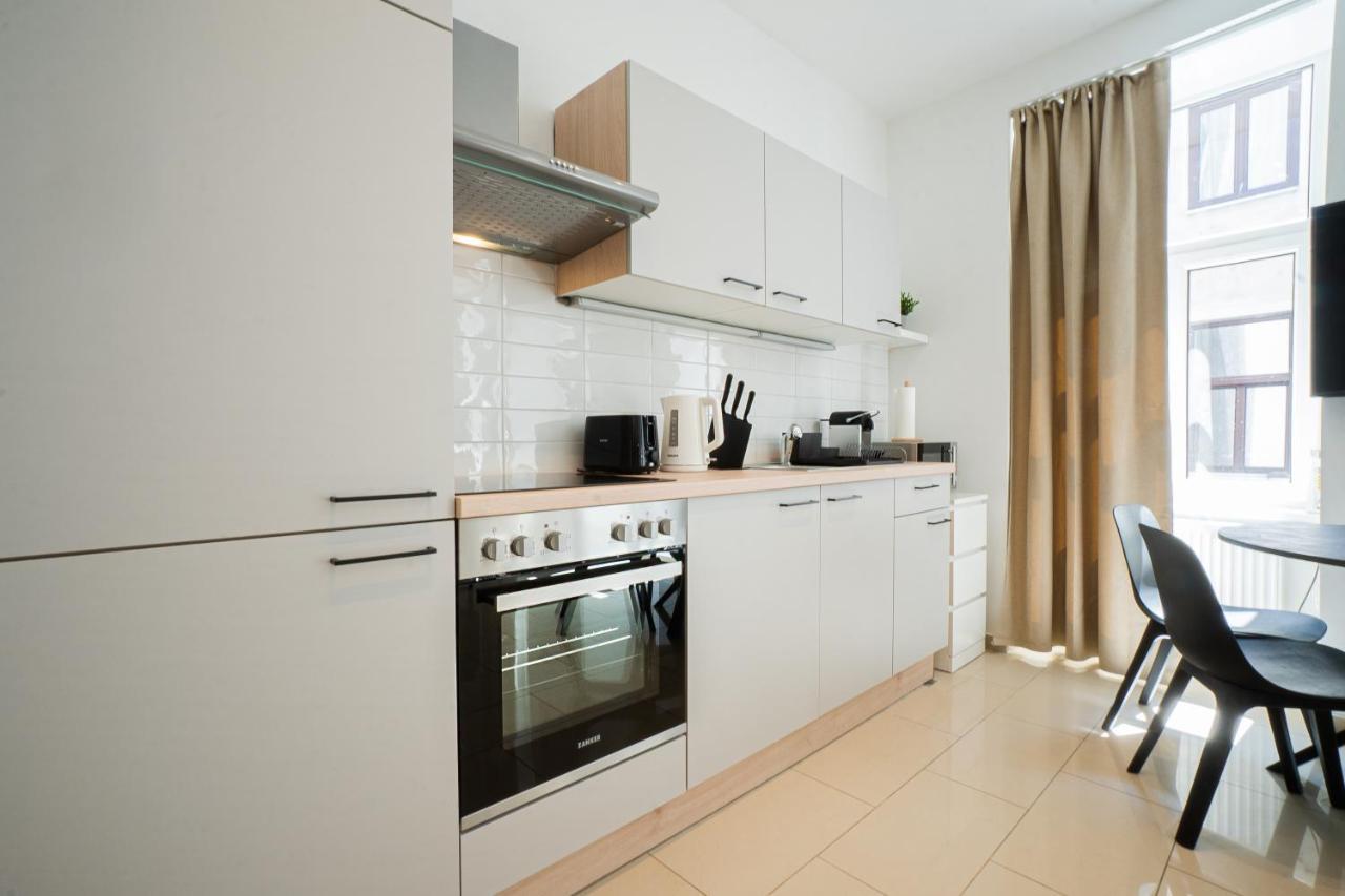 Modern And Lovely Next To Subway Station Apartment Vienna